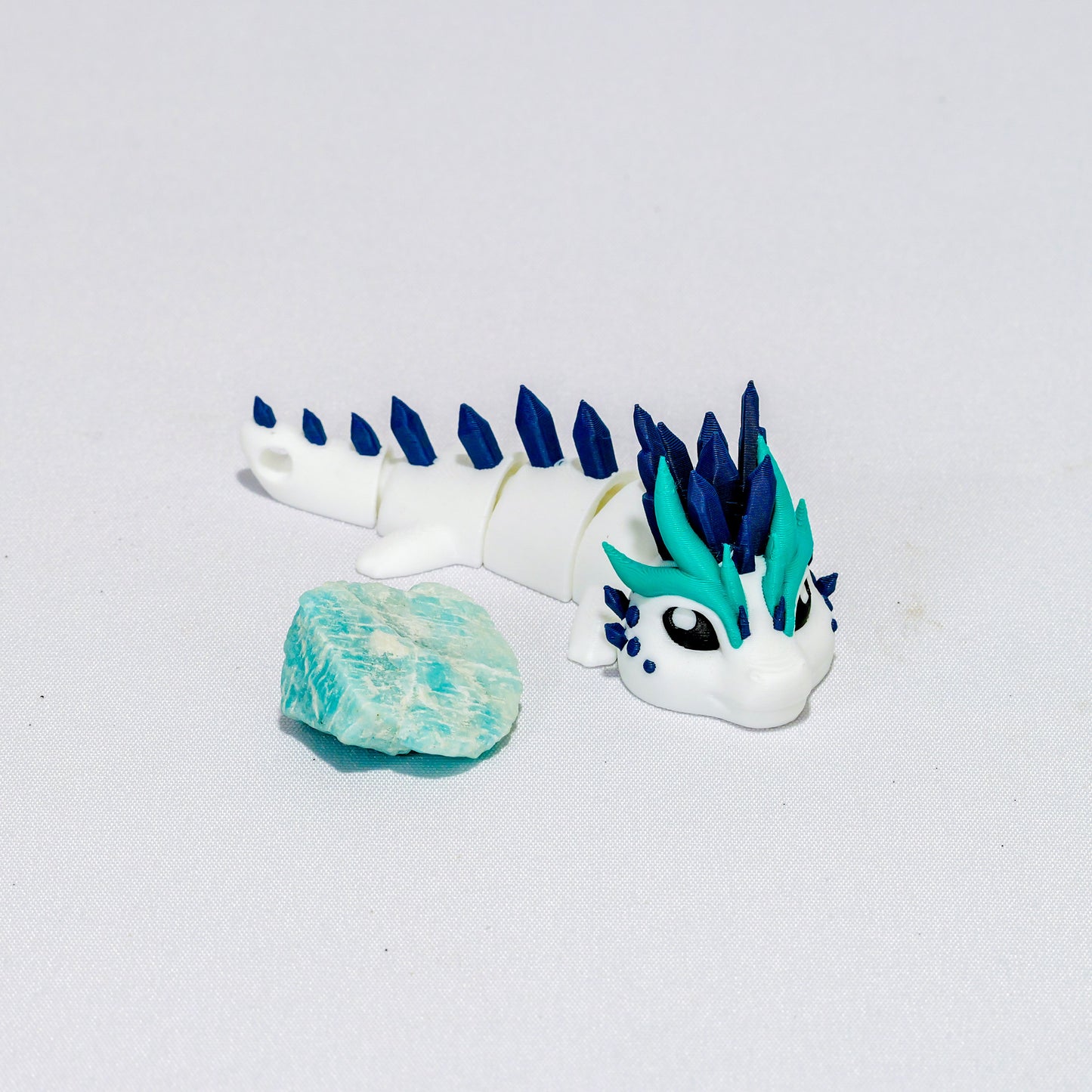 Bébé dragon de glace bleu